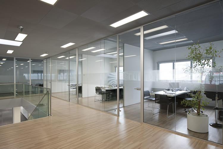 Mẫu vách ngăn văn phòng bằng kính cường lực